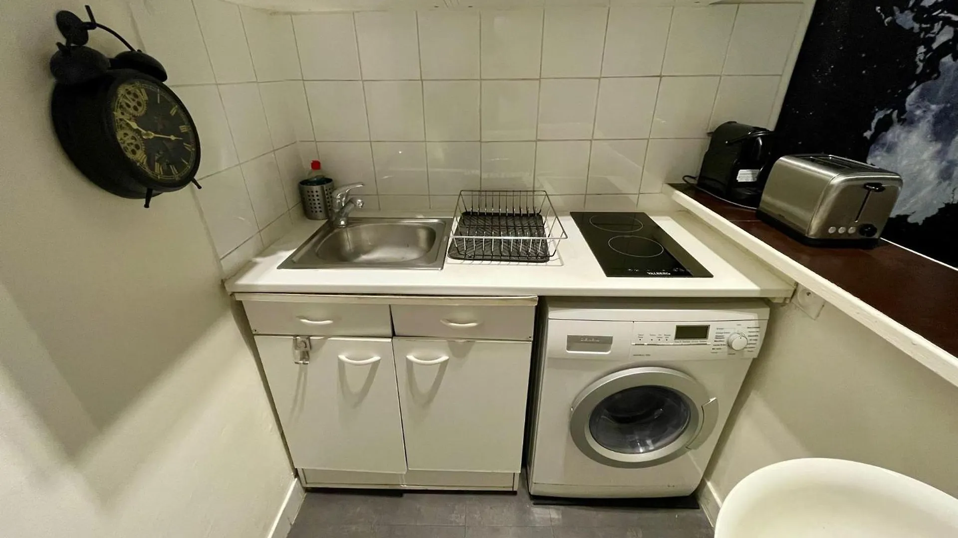 Apartments Studio Champs Elysees Ponthieu Paříž